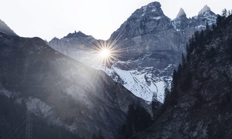 Frana la montagna sopra il Martinsloch e nessuno lo nota